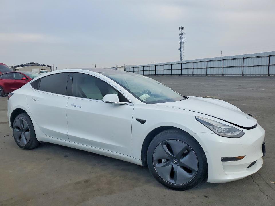 76462545 :رقم المزاد ، 5YJ3E1EA6JF076881 vin ، 2018 Tesla Model 3 مزاد بيع