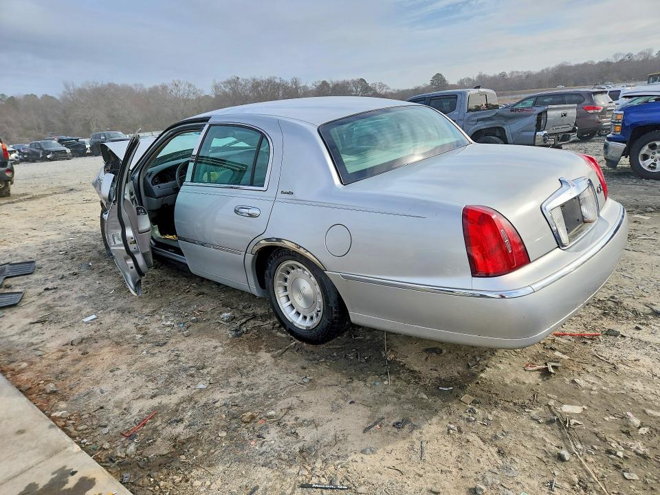 77379095 :رقم المزاد ، 1LNHM81W1YY900195 vin ، 2000 Lincoln Town Car مزاد بيع