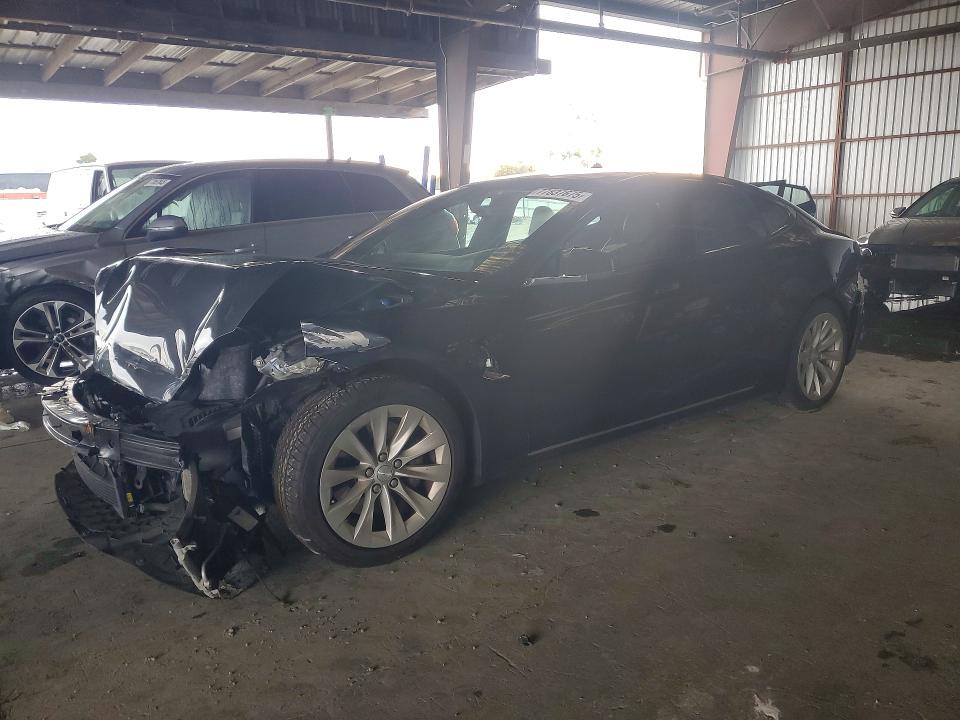 77837675 :رقم المزاد ، 5YJSA1E10HF187122 vin ، 2017 Tesla Model S مزاد بيع