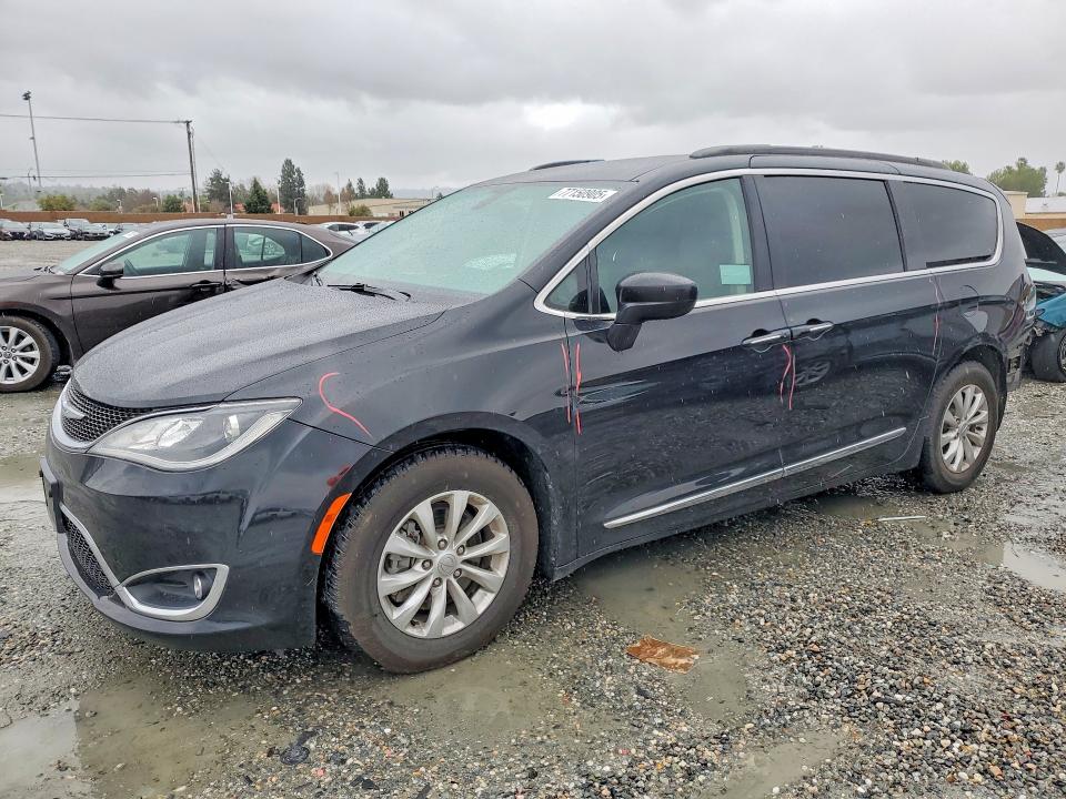Продаж на аукціоні авто 2017 Chrysler Pacifica, vin: 2C4RC1BG2HR530390, номер лоту: 77150905