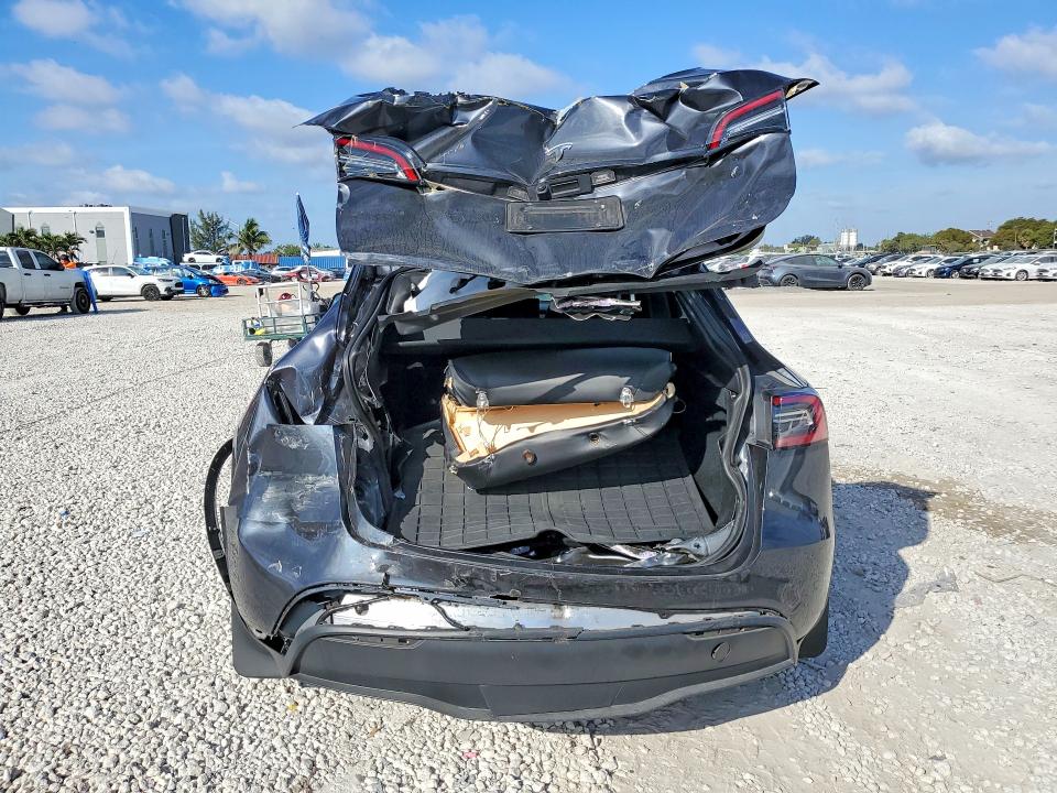 Продажа на аукционе авто 2024 Tesla Model Y, vin: 7SAYGDED4RF092443, номер лота: 78254075
