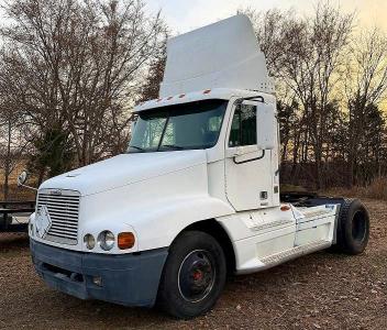 79116035 :رقم المزاد ، 1FUBBAA862PJ88345 vin ، 2002 Freightliner Conventional مزاد بيع
