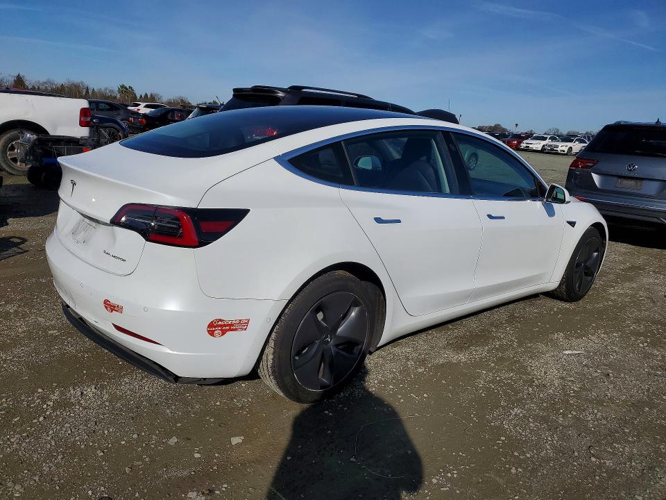 78353105 :رقم المزاد ، 5YJ3E1EB5JF093860 vin ، 2018 Tesla Model 3 مزاد بيع