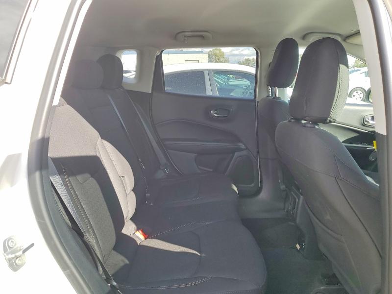 78079965 :رقم المزاد ، 3C4NJCAB6JT250867 vin ، 2018 Jeep Compass مزاد بيع