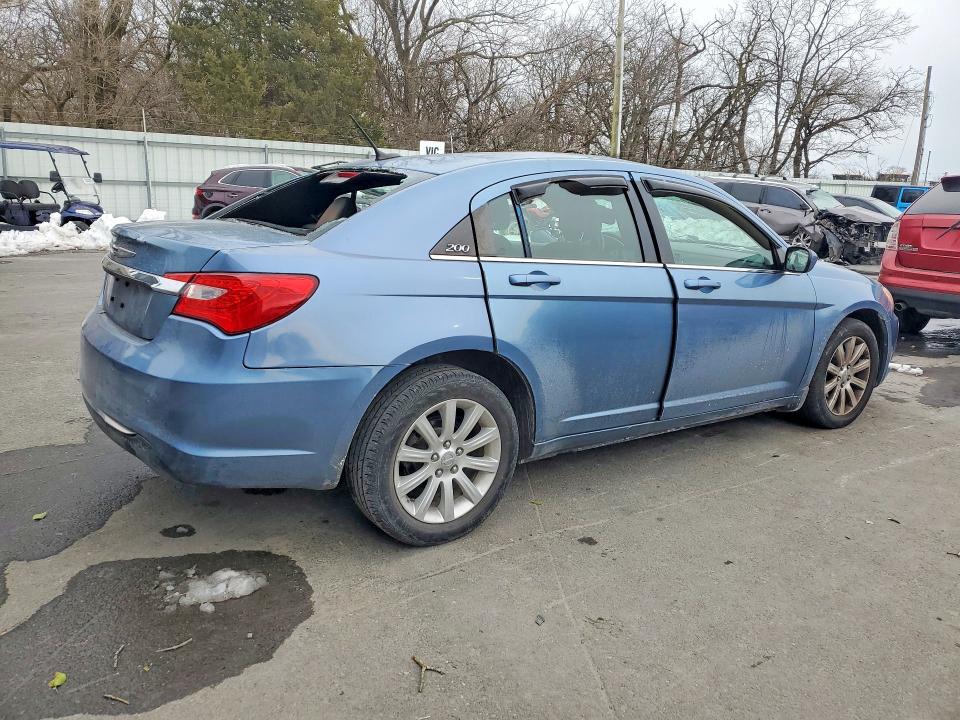 2011 Chrysler 200 მანქანა იყიდება აუქციონზე, vin: 1C3BC1FG4BN555571, აუქციონის ნომერი: 76868645