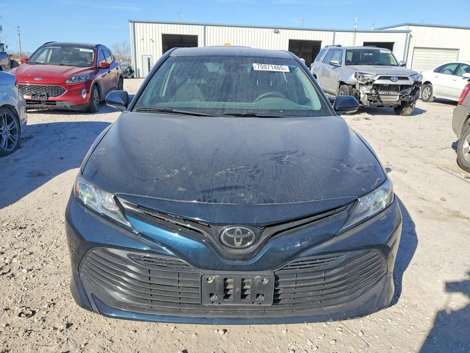 75971465 :رقم المزاد ، 4T1B11HK7KU681766 vin ، 2019 Toyota Camry مزاد بيع