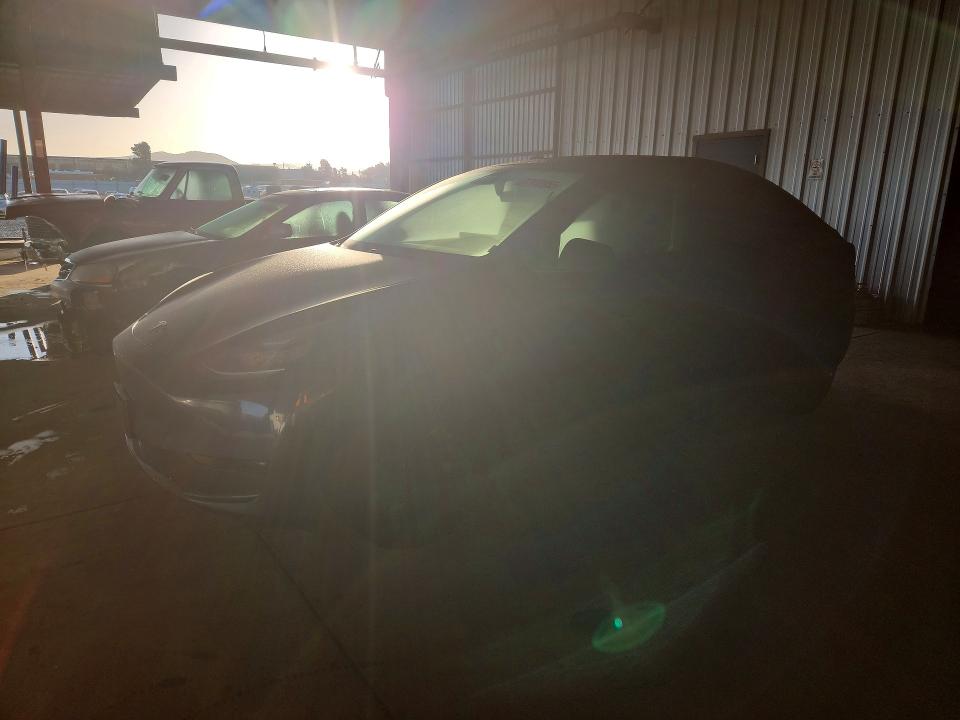 2021 Tesla Model Y მანქანა იყიდება აუქციონზე, vin: 5YJYGAED0MF142744, აუქციონის ნომერი: 77152955