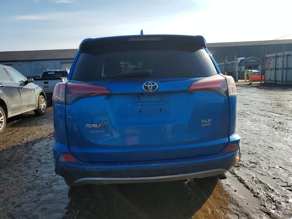 2018 Toyota Rav4 მანქანა იყიდება აუქციონზე, vin: 2T3RFREV3JW797968, აუქციონის ნომერი: 76153995