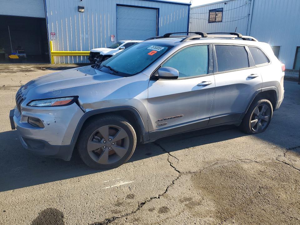 76763055 :رقم المزاد ، 1C4PJLCB7HW510302 vin ، 2017 Jeep Cherokee مزاد بيع