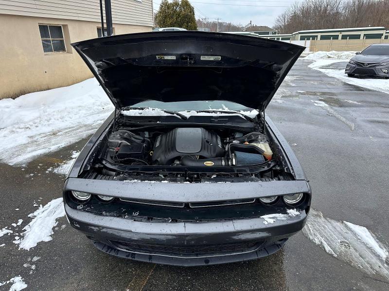 75220435 :رقم المزاد ، 2C3CDZBT8JH141994 vin ، 2018 Dodge Challenger مزاد بيع
