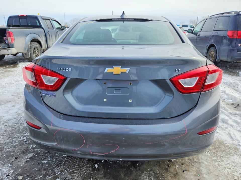 78237255 :رقم المزاد ، 1G1BE5SM8J7215358 vin ، 2018 Chevrolet Cruze مزاد بيع