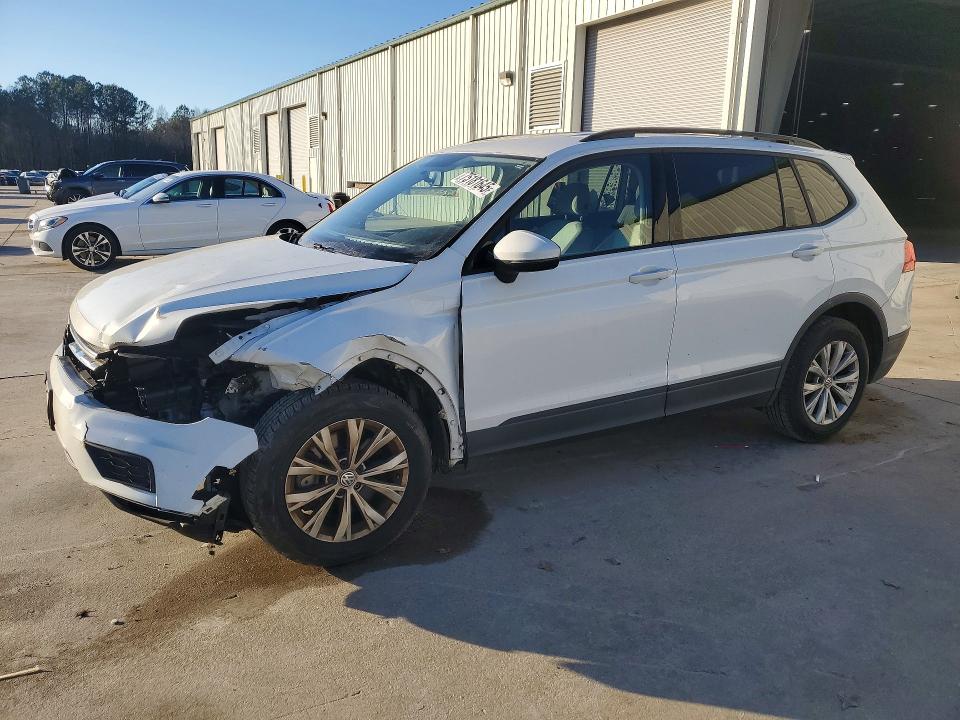 75181645 :رقم المزاد ، 3VV1B7AX9JM111505 vin ، 2018 Volkswagen Tiguan مزاد بيع