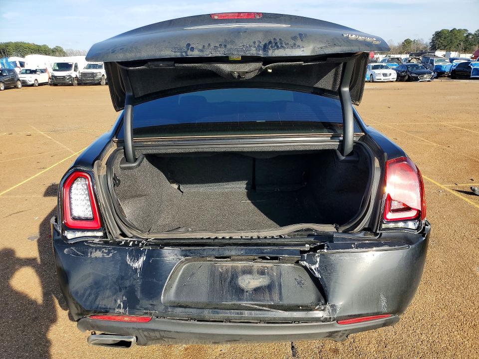 Продажа на аукционе авто 2018 Chrysler 300, vin: 2C3CCABGXJH253736, номер лота: 77705685