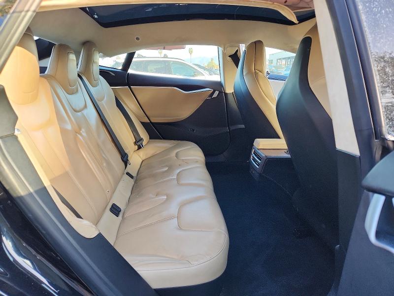 47138986 :رقم المزاد ، 5YJSA1E28HF198667 vin ، 2017 Tesla Model S مزاد بيع