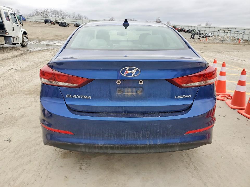 77933395 :رقم المزاد ، 5NPD84LF5HH051817 vin ، 2017 Hyundai Elantra مزاد بيع