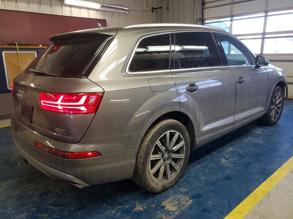 Продажа на аукционе авто 2017 Audi Q7, vin: WA1VAAF74HD001633, номер лота: 75976395
