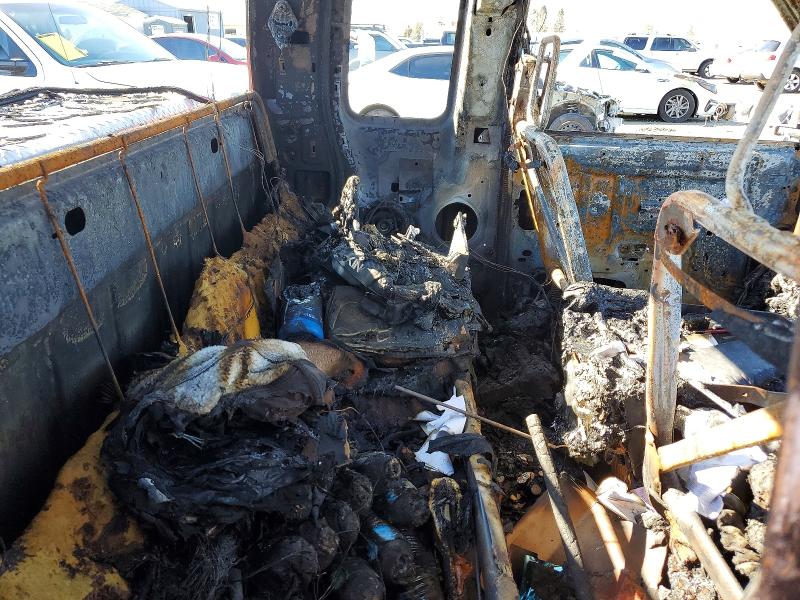 77068755 :رقم المزاد ، 1B7KF23D6WJ117070 vin ، 1998 Dodge Ram 2500 مزاد بيع