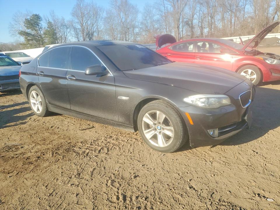 76995555 :رقم المزاد ، WBAXH5C5XDD108844 vin ، 2013 Bmw 528 مزاد بيع