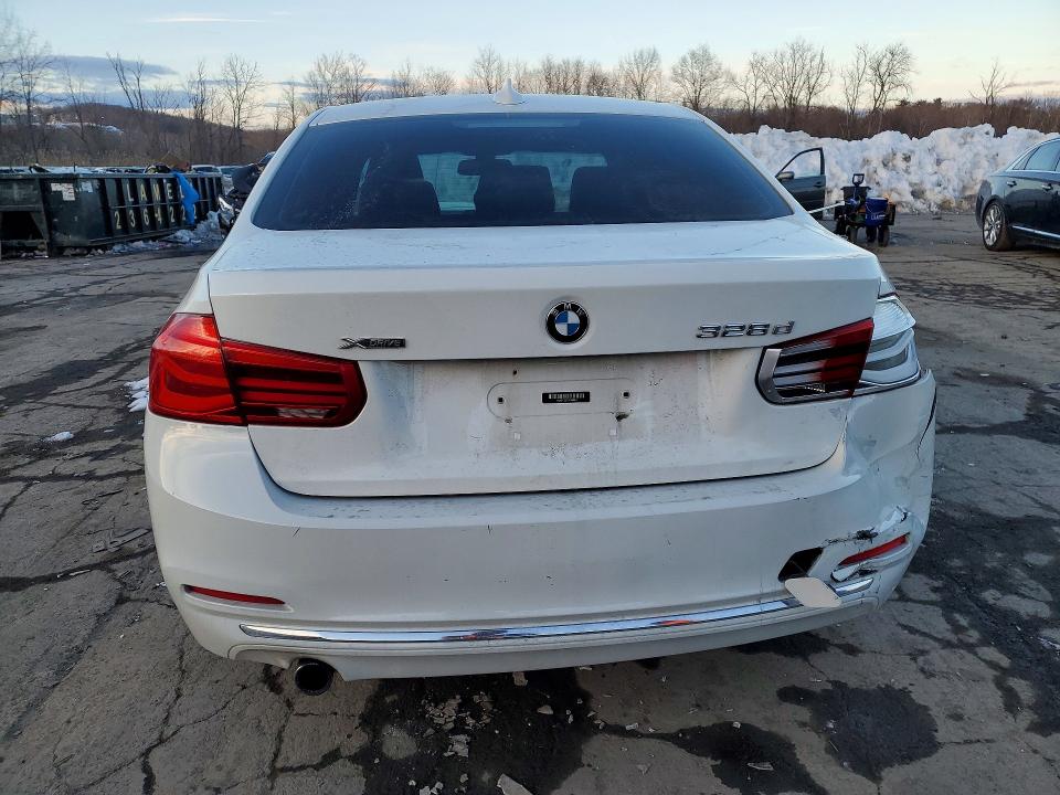 77334205 :رقم المزاد ، WBA8F1C51GK438861 vin ، 2016 Bmw 328 مزاد بيع