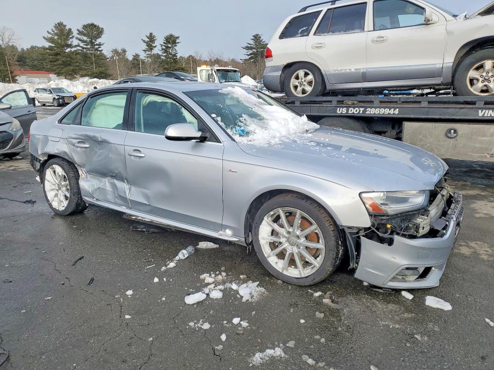 76638705 :رقم المزاد ، WAUFFAFLXFN005666 vin ، 2015 Audi A4 مزاد بيع