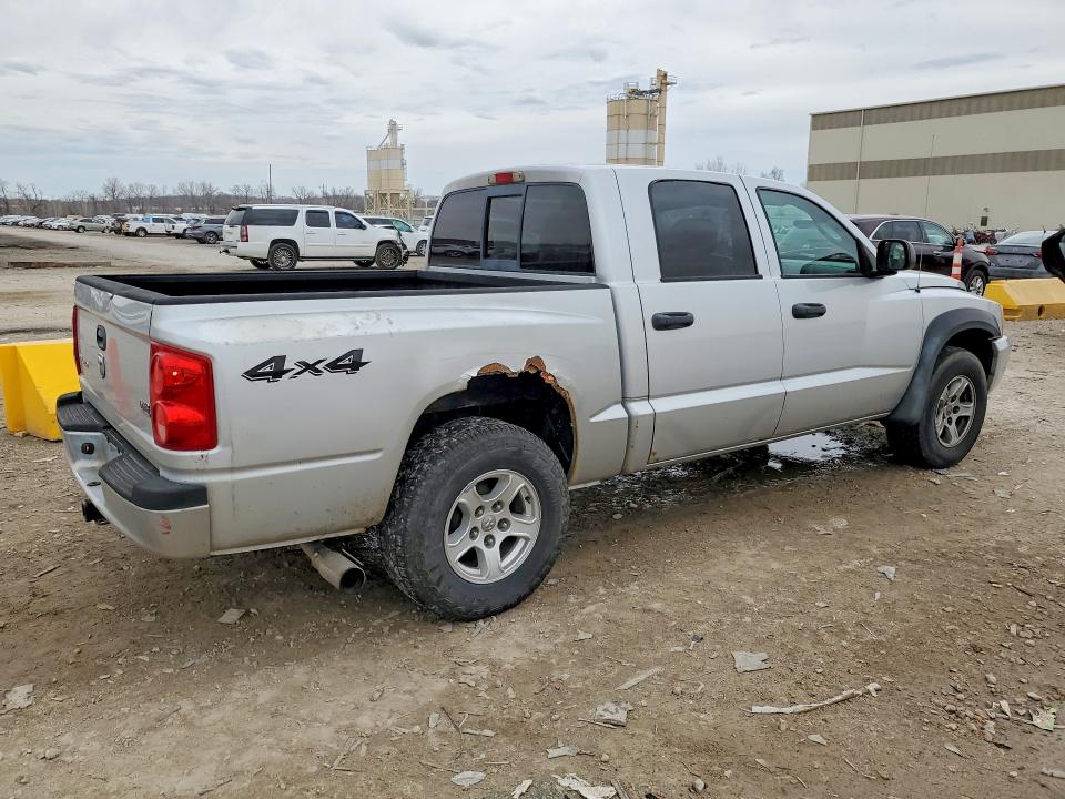 2005 Dodge Dakota მანქანა იყიდება აუქციონზე, vin: 1D7HW58NX5S200321, აუქციონის ნომერი: 77923385