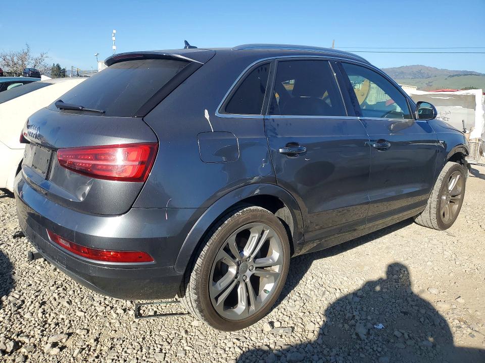 75640505 :رقم المزاد ، WA1HCCFS0JR003959 vin ، 2018 Audi Q3 مزاد بيع