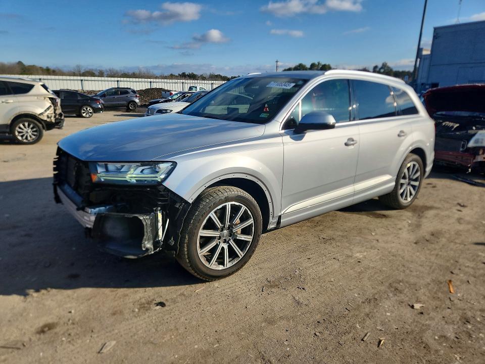 Продаж на аукціоні авто 2017 Audi Q7, vin: WA1LAAF77HD021902, номер лоту: 77105345