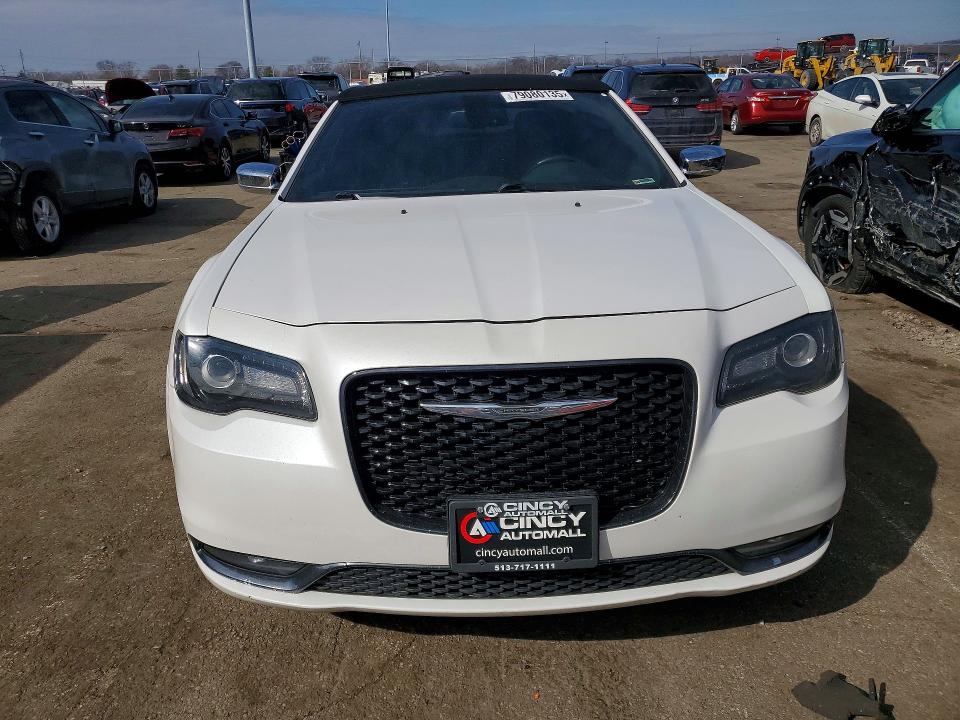 Продажа на аукционе авто 2015 Chrysler 300, vin: 2C3CCABG1FH882650, номер лота: 79080135