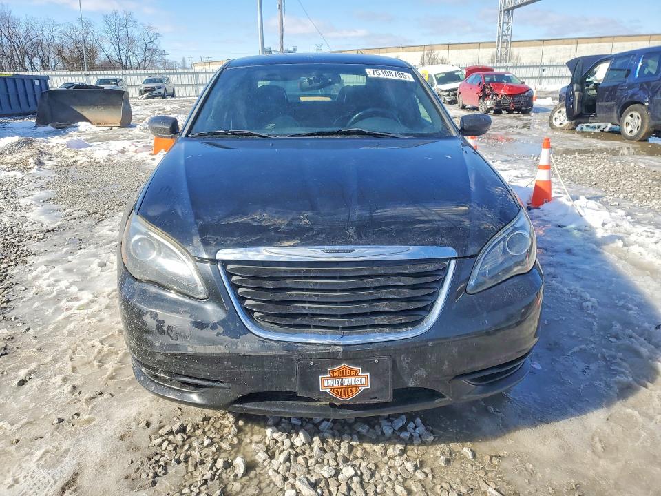 76408785 :رقم المزاد ، 1C3BC8FG8BN612511 vin ، 2011 Chrysler 200 مزاد بيع