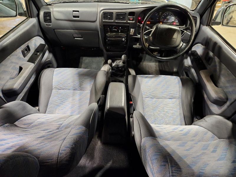78868335 :رقم المزاد ، LN1670008033 vin ، 1998 Toyota Hilux مزاد بيع