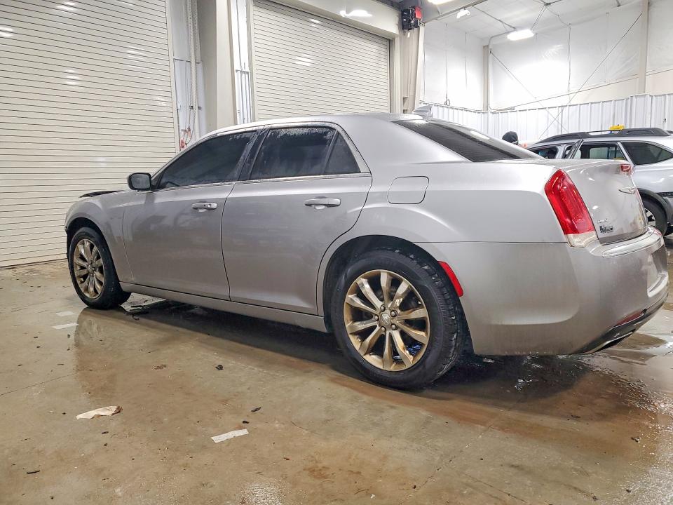 76822455 :رقم المزاد ، 2C3CCARG2GH270500 vin ، 2016 Chrysler 300 مزاد بيع