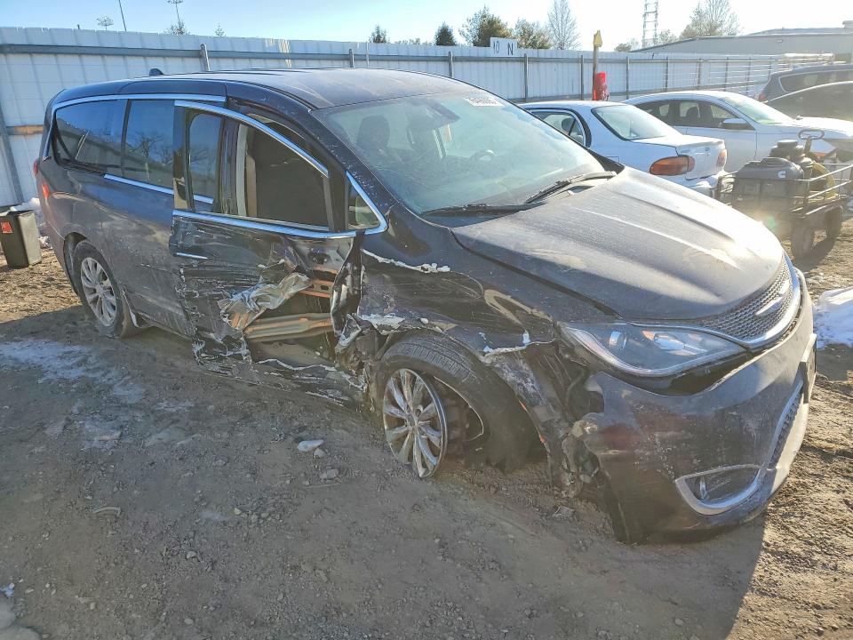 Продаж на аукціоні авто 2018 Chrysler Pacifica, vin: 2C4RC1FG2JR279144, номер лоту: 76496095