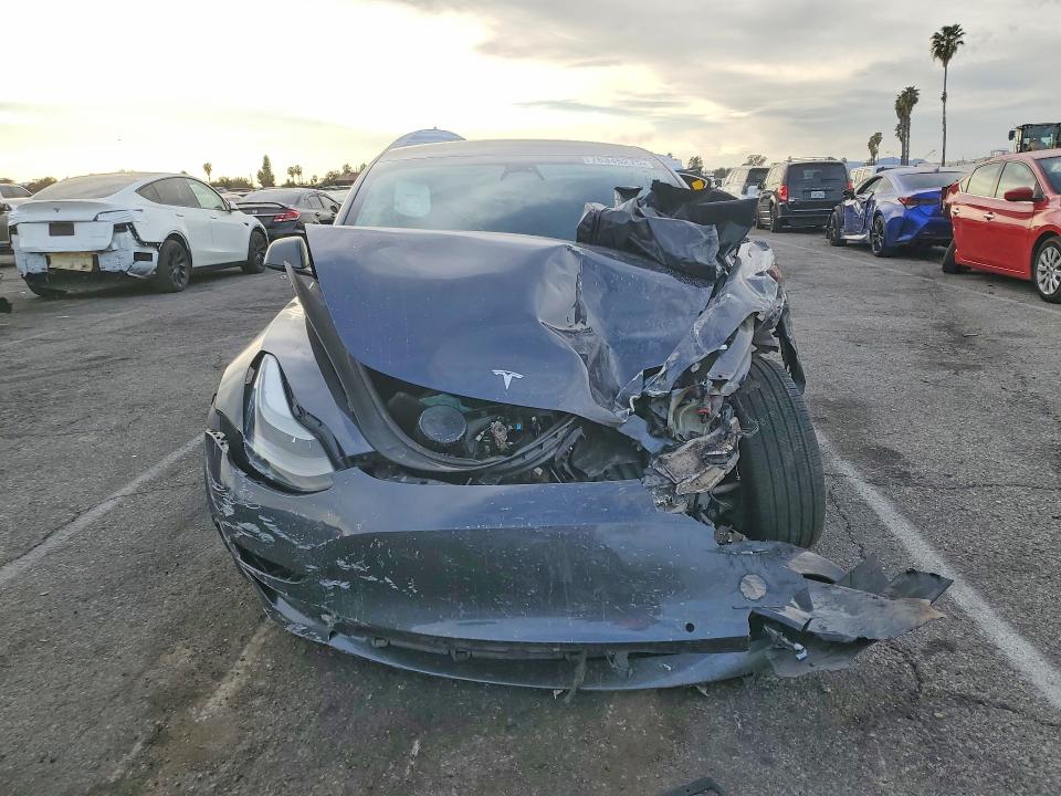 76345275 :رقم المزاد ، 5YJ3E1EB4NF314239 vin ، 2022 Tesla Model 3 مزاد بيع