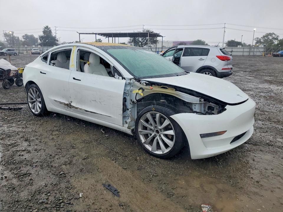 Продажа на аукционе авто 2018 Tesla Model 3, vin: 5YJ3E1EB1JF135568, номер лота: 75196935