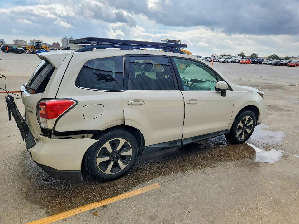 Продаж на аукціоні авто 2018 Subaru Forester, vin: JF2SJARC8JH608362, номер лоту: 77310955