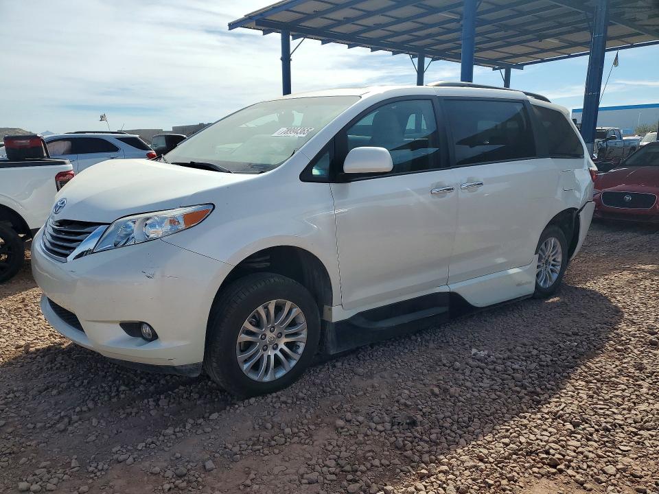 2015 Toyota Sienna მანქანა იყიდება აუქციონზე, vin: 5TDYK3DC2FS667984, აუქციონის ნომერი: 78994365