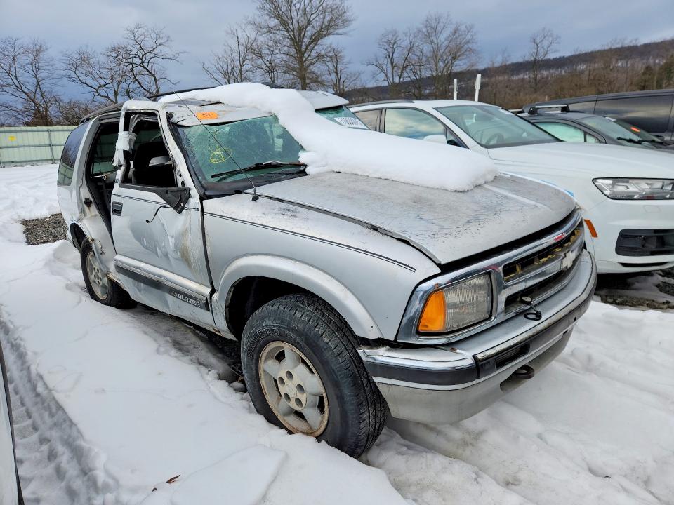 76808045 :رقم المزاد ، 1GNDT13W5V2225662 vin ، 1997 Chevrolet Blazer مزاد بيع