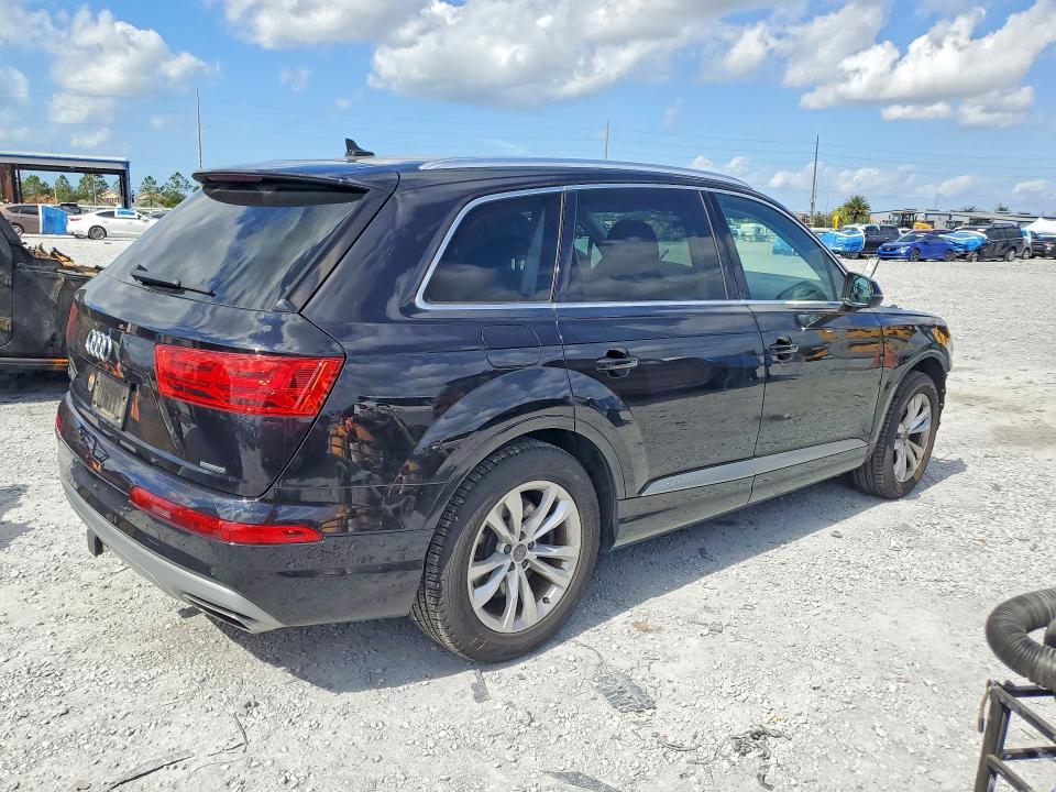 77384195 :رقم المزاد ، WA1LHAF79HD042293 vin ، 2017 Audi Q7 مزاد بيع