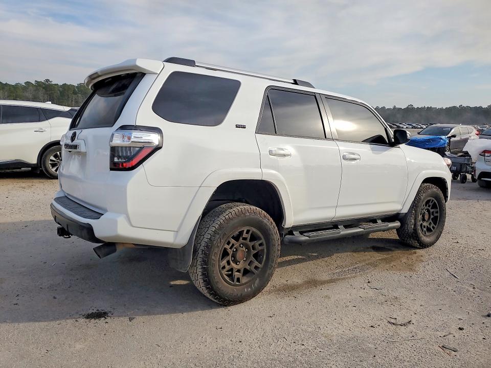 76610525 :رقم المزاد ، JTENU5JR3N6078423 vin ، 2022 Toyota 4runner مزاد بيع
