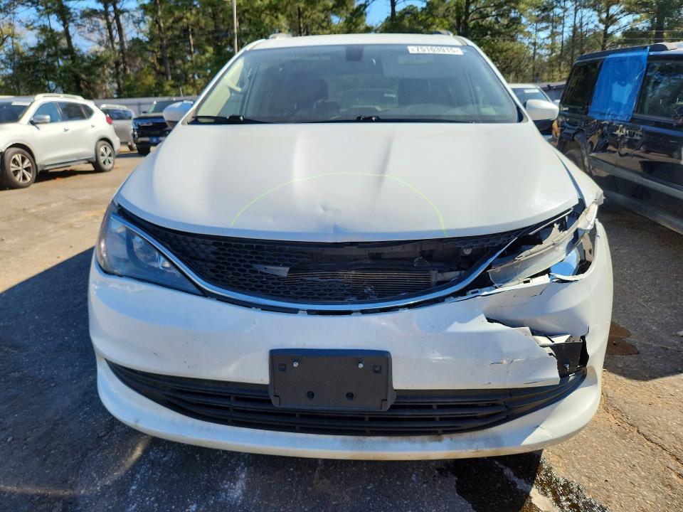 2020 Chrysler Voyager მანქანა იყიდება აუქციონზე, vin: 2C4RC1DG2LR172570, აუქციონის ნომერი: 75163915