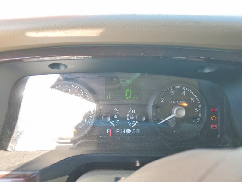 77007625 :رقم المزاد ، 1LNHM82V17Y608910 vin ، 2007 Lincoln Town Car مزاد بيع