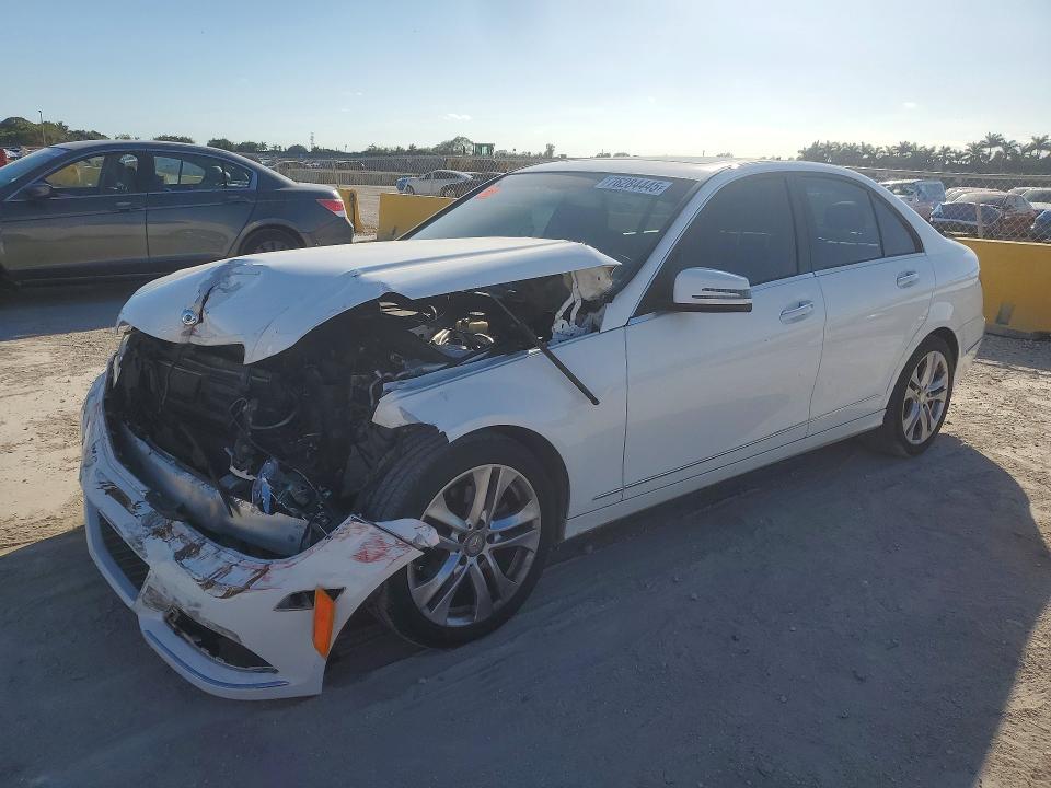 Продаж на аукціоні авто 2013 Mercedes-benz C, vin: WDDGF4HB9DR272502, номер лоту: 76284445