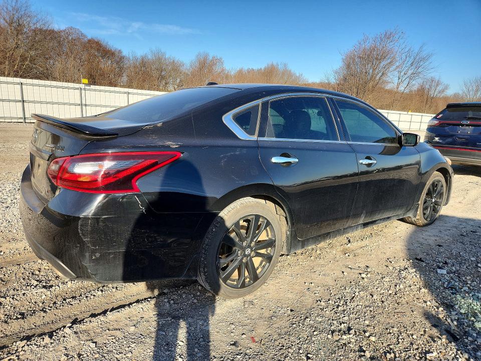 76428125 :رقم المزاد ، 1N4AL3AP4JC247844 vin ، 2018 Nissan Altima 2.5 مزاد بيع