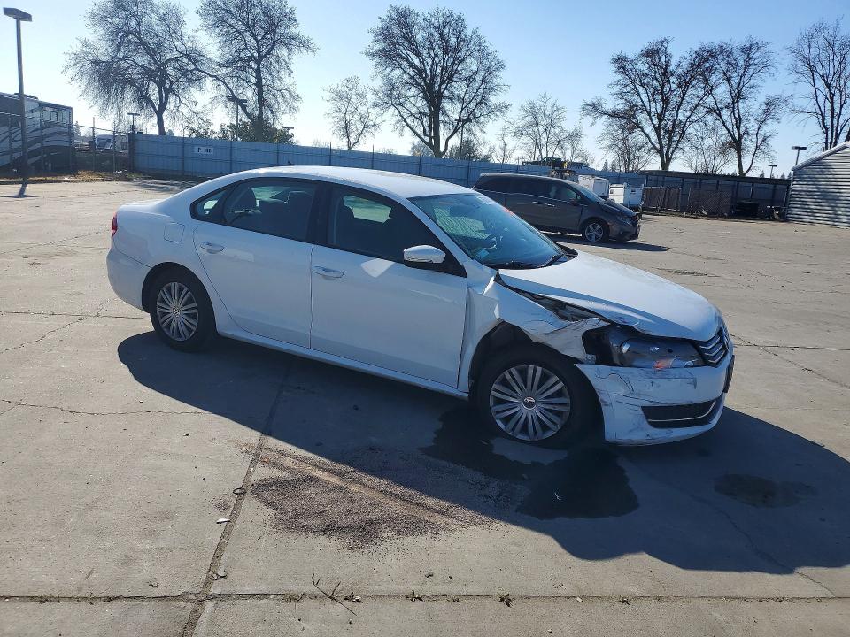 76029285 :رقم المزاد ، 1VWAT7A31FC077736 vin ، 2015 Volkswagen Passat مزاد بيع
