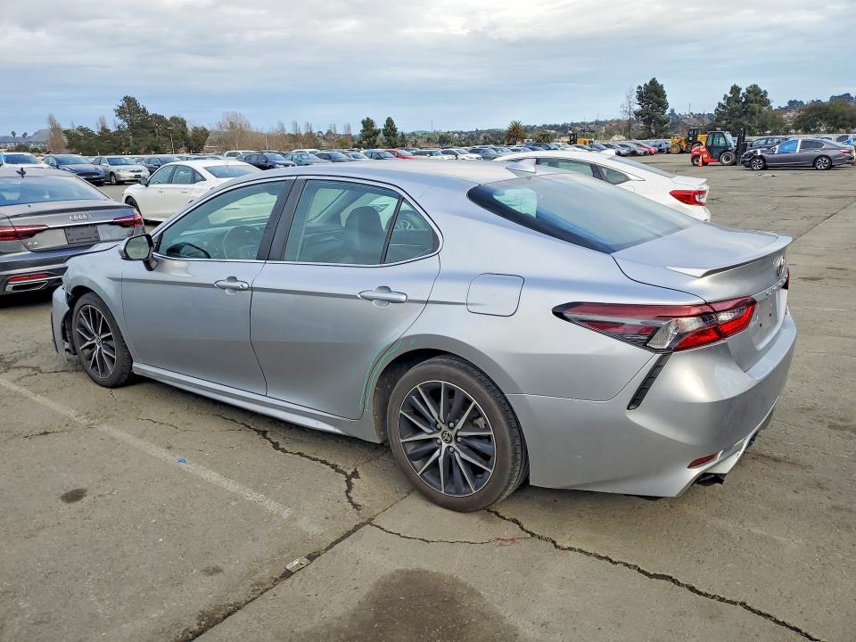 Продаж на аукціоні авто 2021 Toyota Camry, vin: 4T1G11AK6MU530484, номер лоту: 77686825