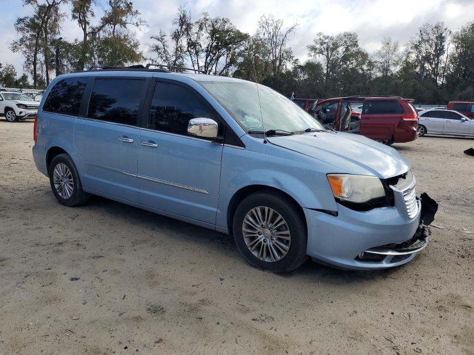 76923265 :رقم المزاد ، 2C4RC1CG2DR512318 vin ، 2013 Chrysler Town & Country مزاد بيع
