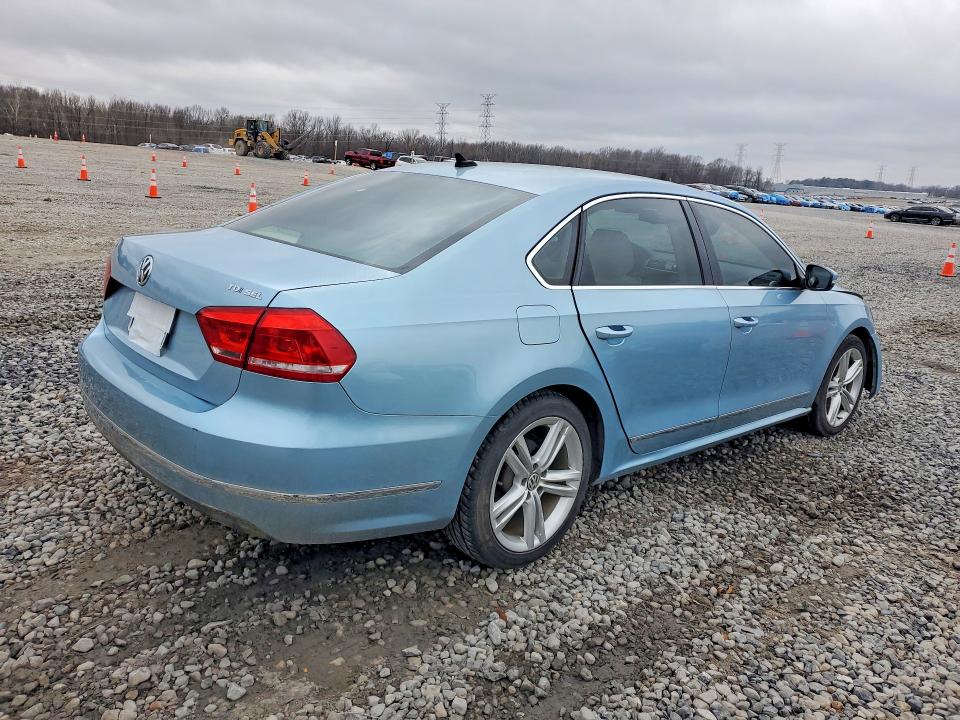 77225335 :رقم المزاد ، 1VWCN7A30DC107583 vin ، 2013 Volkswagen Passat مزاد بيع