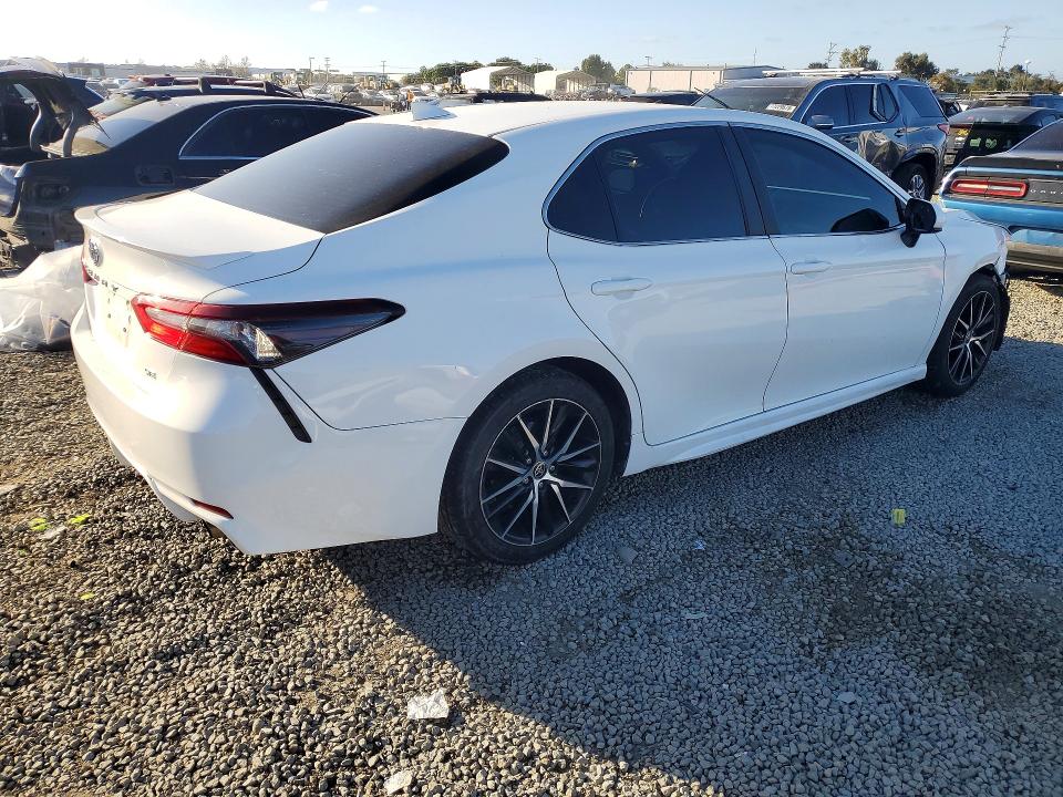 Продажа на аукционе авто 2021 Toyota Camry, vin: 4T1G11AKXMU471097, номер лота: 77520195