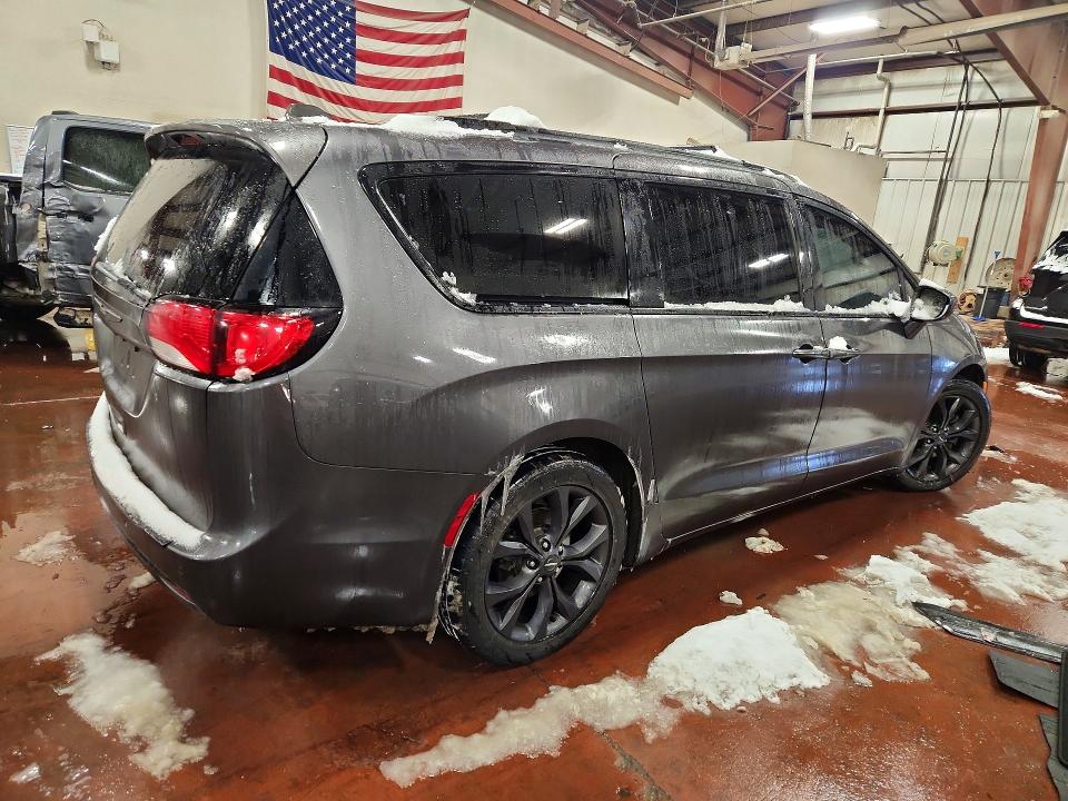 76138025 :رقم المزاد ، 2C4RC1EG6JR333465 vin ، 2018 Chrysler Pacifica مزاد بيع
