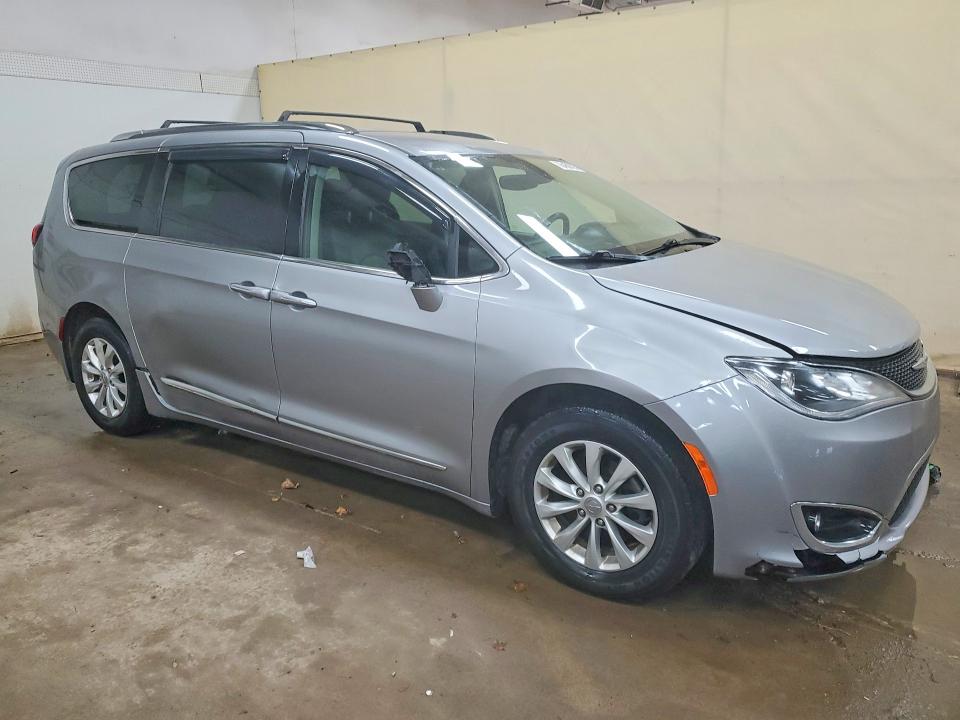 Продажа на аукционе авто 2018 Chrysler Pacifica, vin: 2C4RC1BG3JR112197, номер лота: 76458795
